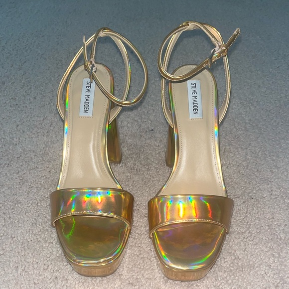 STEVE MADDEN LESSA platform sandal with a towering heel & feminine ankle strap. - Picture 3 of 9